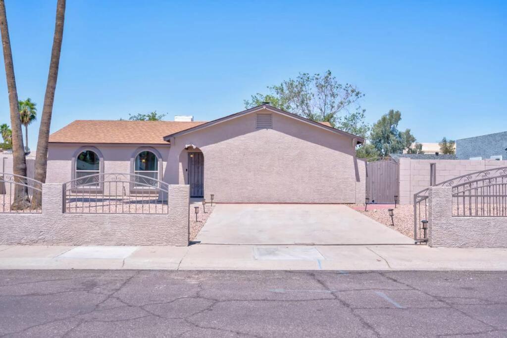 Vila Fab Phx Getaway W/ Pool & Fire Pit Phoenix Exteriér fotografie